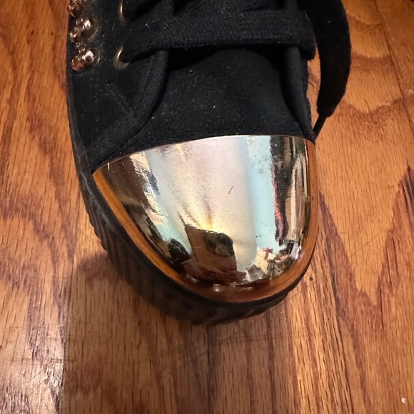 VEUC ankle height, black leather & gold metal skull embellishments plus gold to - Picture 3 of 10